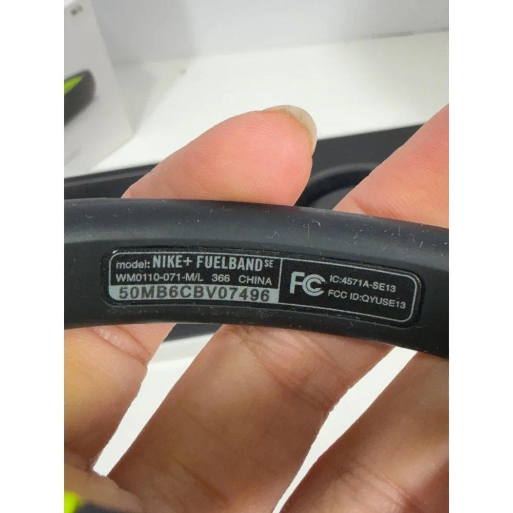 Nike+ FuelBand SE Black Volt Fitness Tracker Smart Band WM0110-071 M/L